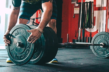 man holding weight plate thumbnail