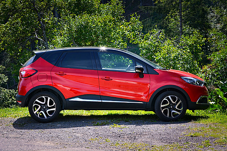 red Renault crossover parked near bushes thumbnail