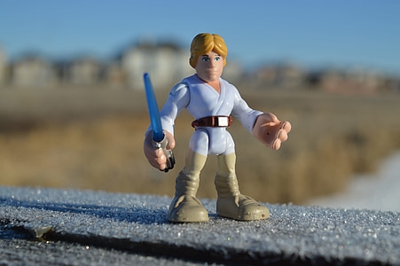 shallow focus photography of brown haired figure thumbnail