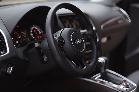 Audi vehicle steering wheel thumbnail