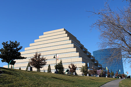 The Sacramento Tower in California thumbnail