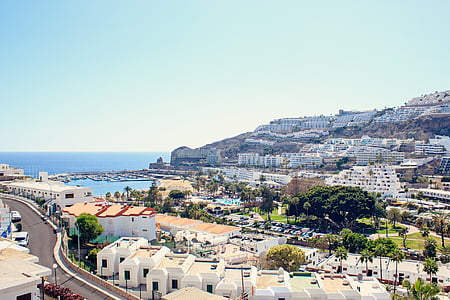 houses and body of water thumbnail