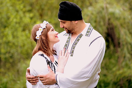portrait photography of man and woman looking each other thumbnail
