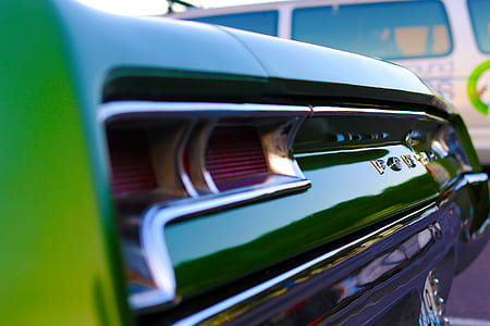 green vehicle taillight thumbnail