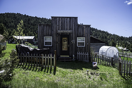 Old Elkhorn Trading Post in Montana thumbnail
