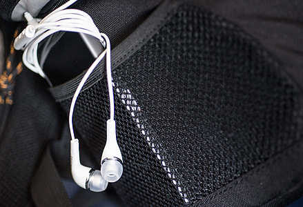white in-ear headphones thumbnail
