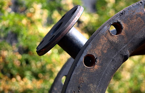 focus photo of bolt thumbnail