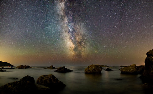 rocks on body of water thumbnail