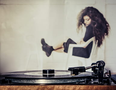 woman listening to musi thumbnail