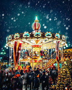 people surrounding carousel thumbnail