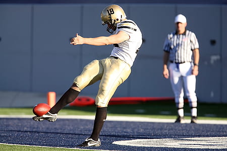 American Football Kicking the Ball thumbnail