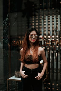 woman with her hands in pocket thumbnail