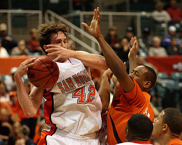 basketball players playing thumbnail