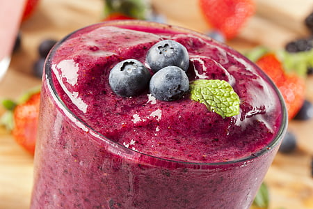 creamshake topped with blue berry thumbnail