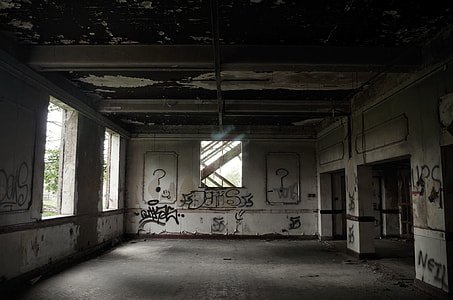 white painted wall thumbnail