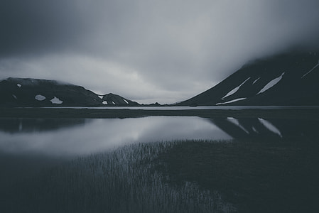 Monochromatic Iceland thumbnail