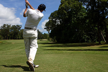 man swinging golf club thumbnail
