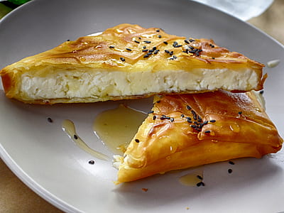 Brown Pizza on Plate thumbnail