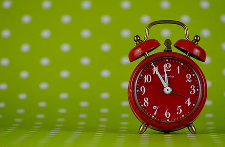 red alarm clock displaying 11:55 thumbnail