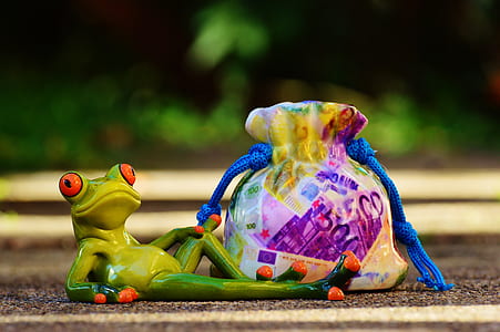 green frog figurine thumbnail