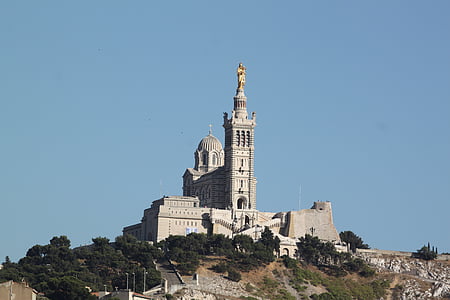 landscape photography of castle thumbnail