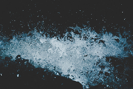 water droplets macro photography thumbnail