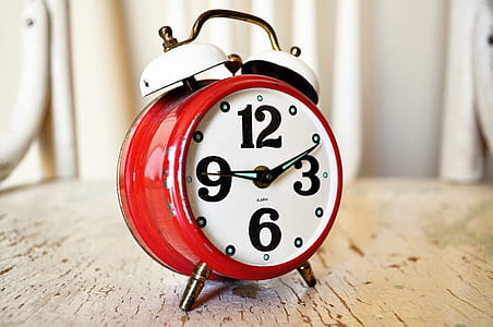 red and white alarm clock at 9:10 thumbnail