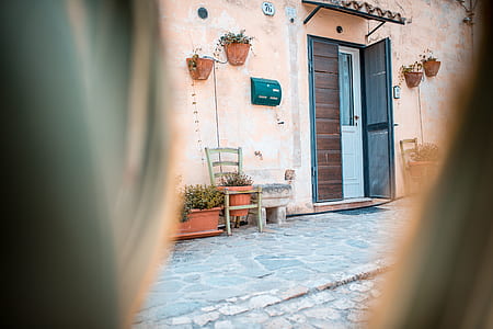 closed door thumbnail