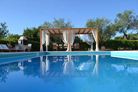 photography of swimming pool thumbnail