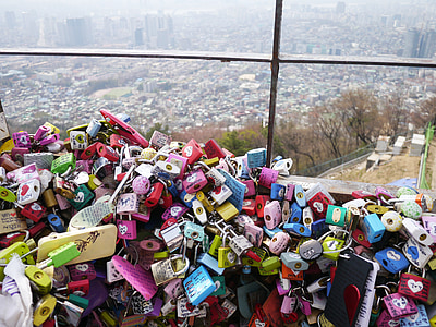 assorted padlock lot thumbnail
