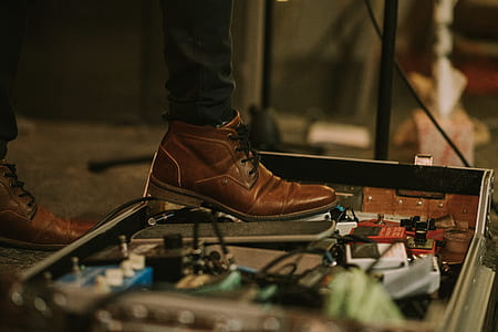man playing electric guitar and effect pedals thumbnail