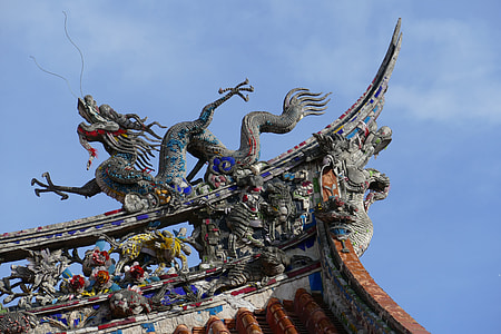 gray dragon statue at daytime thumbnail