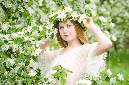 photo of woman wearing white lace short-sleeved scoop-neck top and white petaled flower headband thumbnail