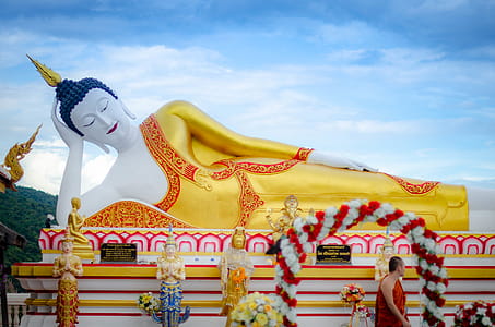 Buddha Statue in Doi Kham Temple, Chiang Mai, Thailand thumbnail
