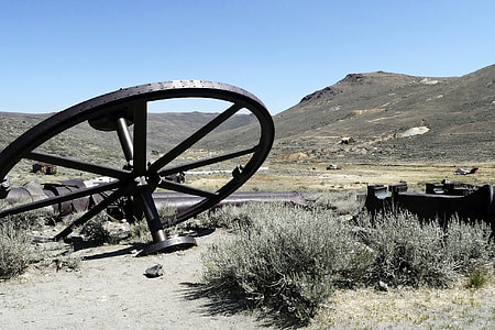 artillery wheel placed on barren ground thumbnail