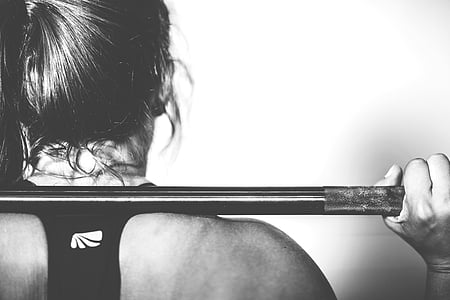 woman lifting barbell thumbnail
