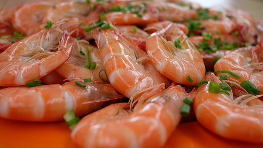 cooked shrimp with spring onions on top thumbnail