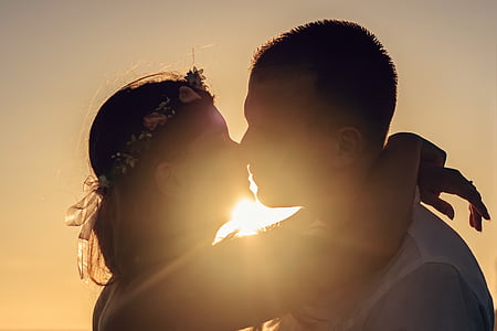 man and woman about to kiss thumbnail
