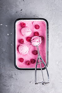 closeup photo of strawberry icecream thumbnail