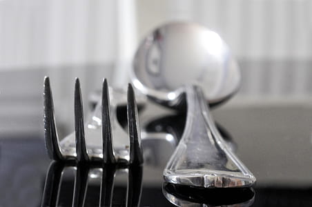 close-up photography of grey stainless steel fork and spoon thumbnail
