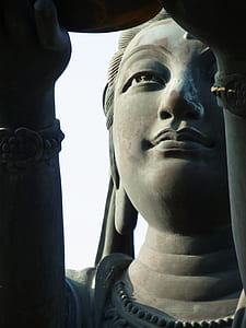 closeup photo of Buddha statue thumbnail