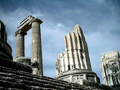 white columns thumbnail