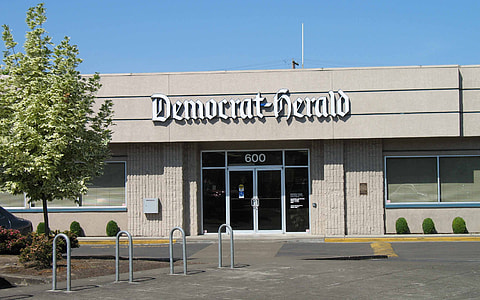 Democrat-Herald offices on Lyon Street in Albany, Oregon thumbnail