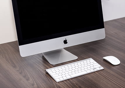 silver Imac with Apple magic keyboard and magic mouse thumbnail