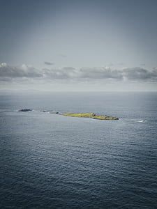 aerial photography of green islet thumbnail