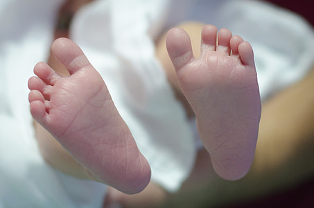 baby feet thumbnail