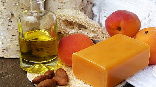 peaches and cheese with almonds thumbnail
