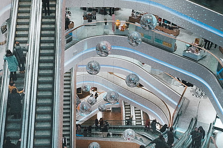 people on escalator thumbnail