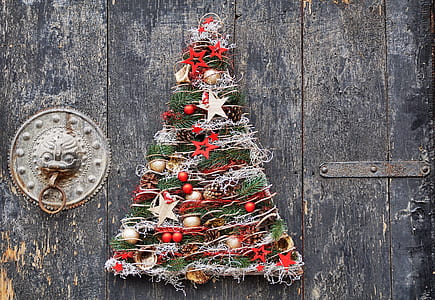 green, red, and brown Christmas tree wreath thumbnail