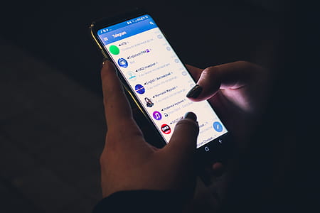 person holding Samsung S8 thumbnail
